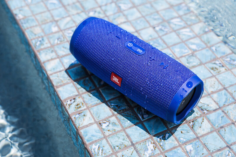 can the jbl charge 3 go underwater