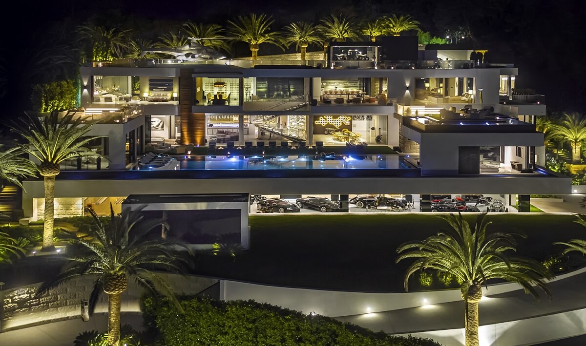 ignite vape dan bilzerian Dan Bilzerian's Cannabis Company Under SEC Scrutiny main image 1